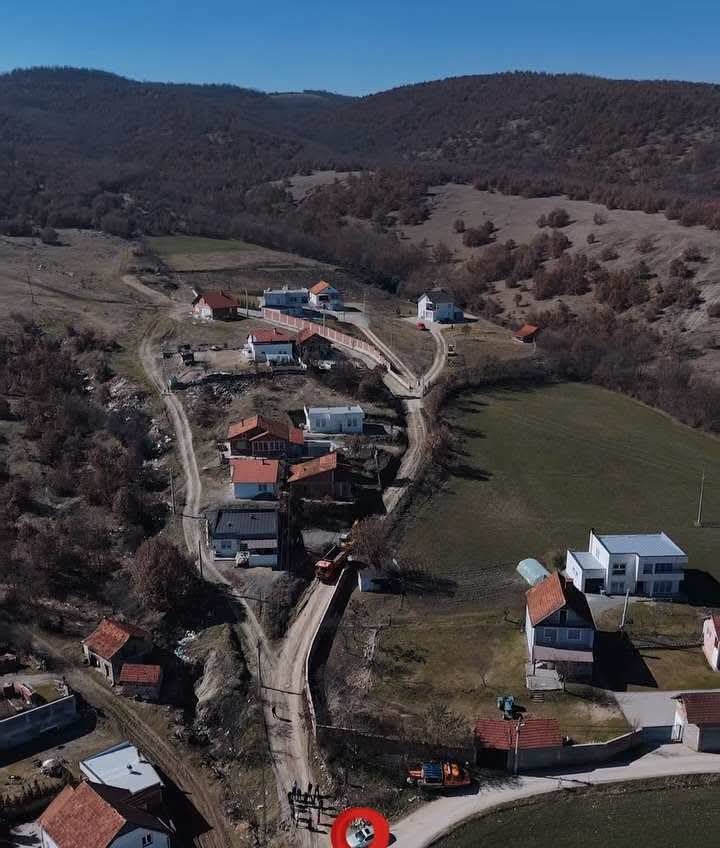 Në Livoç po bëhet  asfaltimi i rrugëve dhe rrjeti i kanalizimit