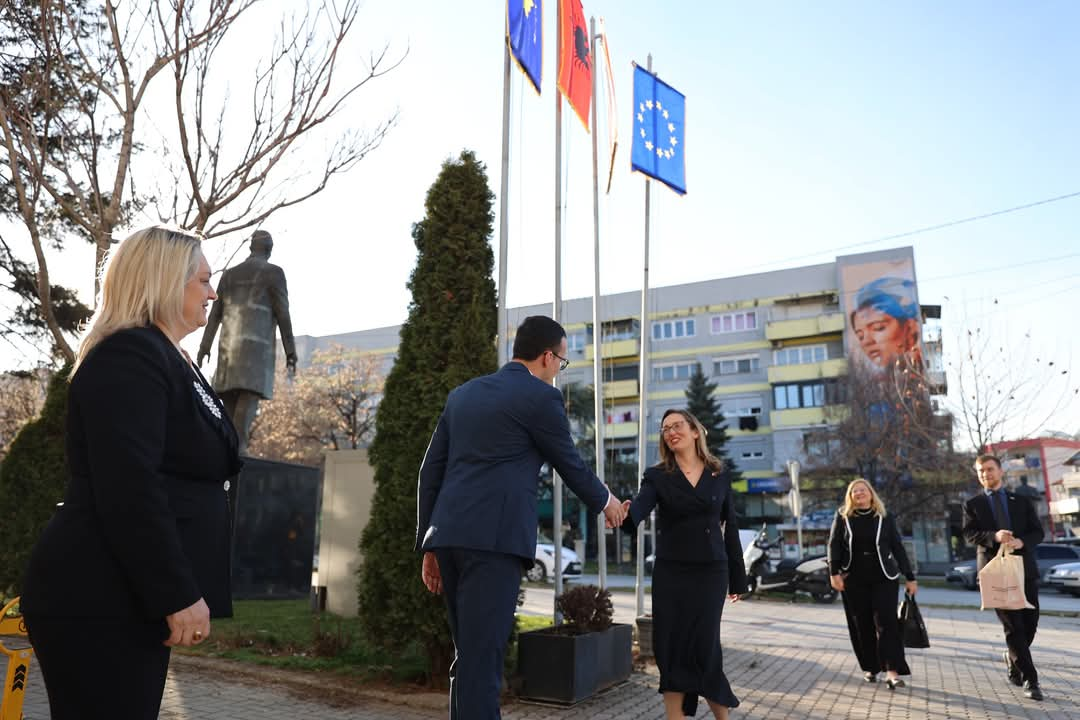 Kryetari Hyseni priti ambasadoren jorezidente të Kanadasë për Kosovë Jesica Blitt