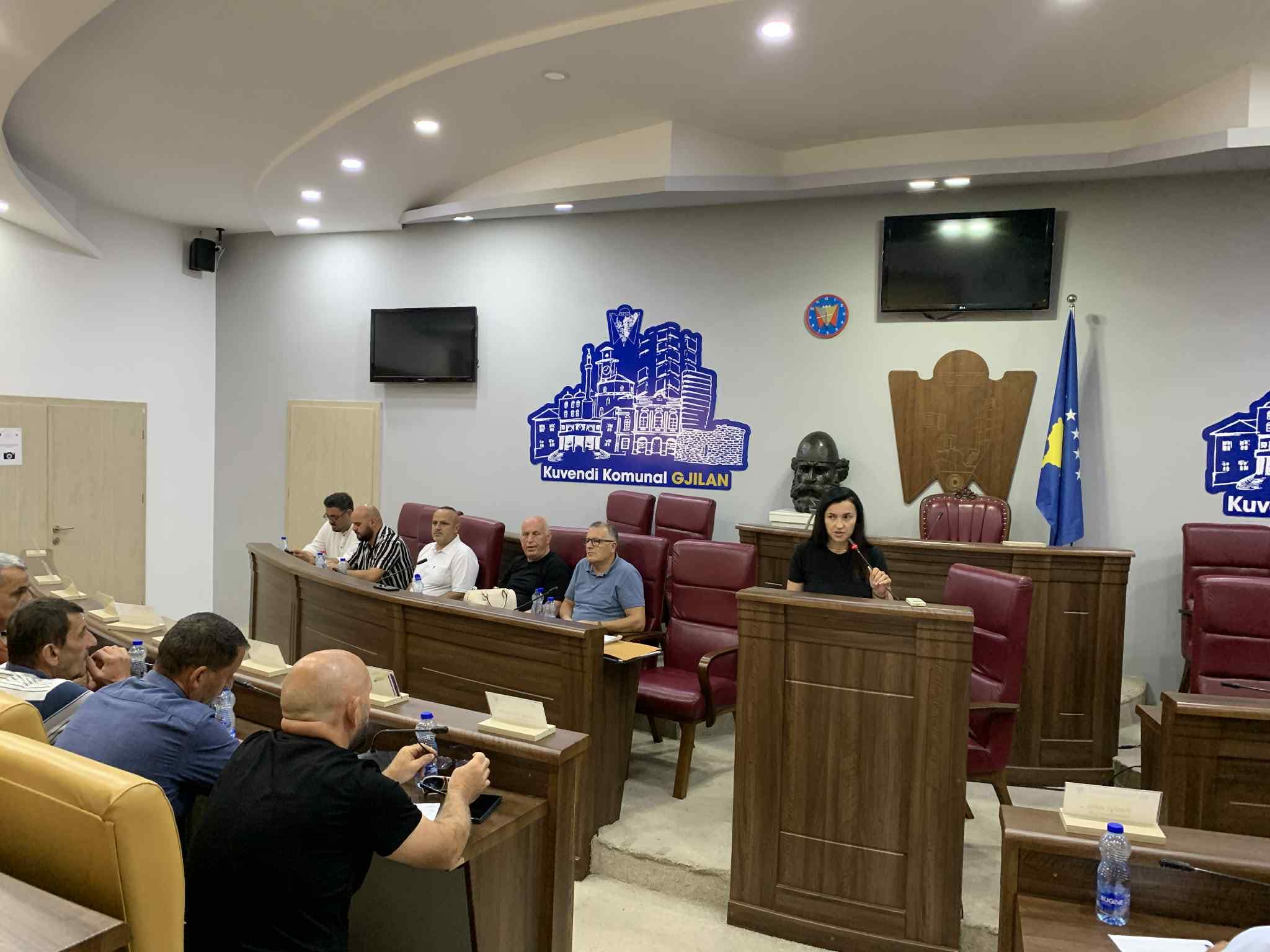 Mbahet takimi informues për Kornizën Afatmesme Buxhetore