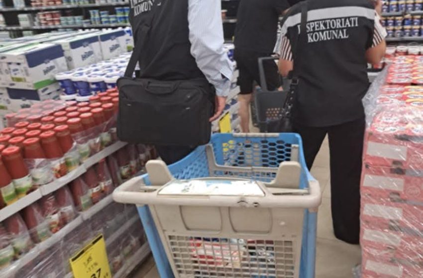 Gjilan: Ndëshkohen marketet për mos përputhje të çmimeve në raft e arkë