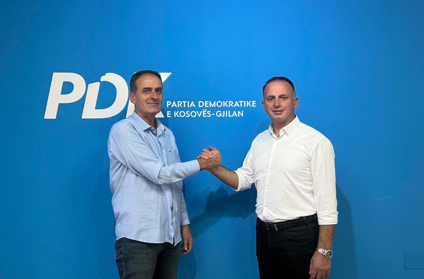 Izmi Zeka është një emër i njohur në politikë dhe institucione