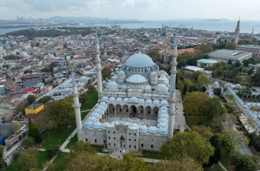  Xhamia dhe Kompleksi Sulejmanije (Süleymaniye) ka ruajtur shkëlqimin që nga hapja në vitin 1557